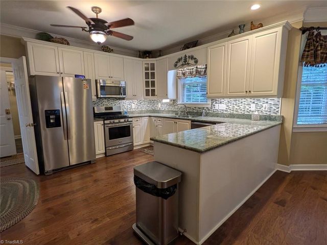 1702 Lakeland Point, High Point, NC 27265