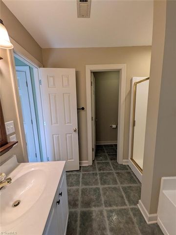 1702 Lakeland Point, High Point, NC 27265