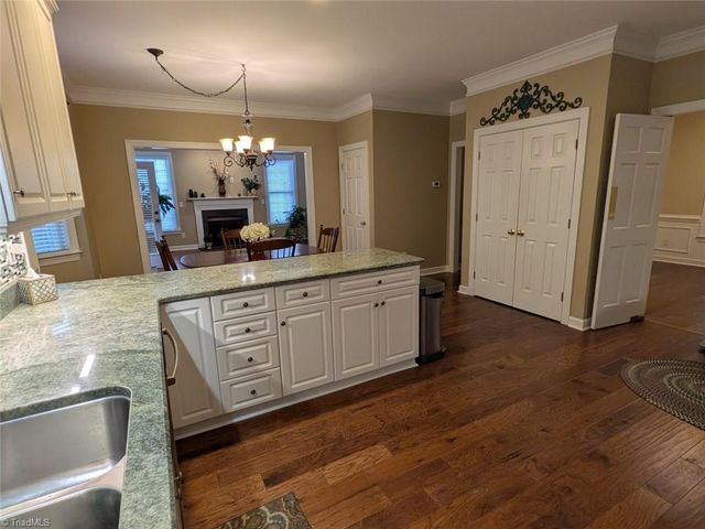 1702 Lakeland Point, High Point, NC 27265