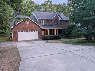 1702 Lakeland Point, High Point, NC 27265