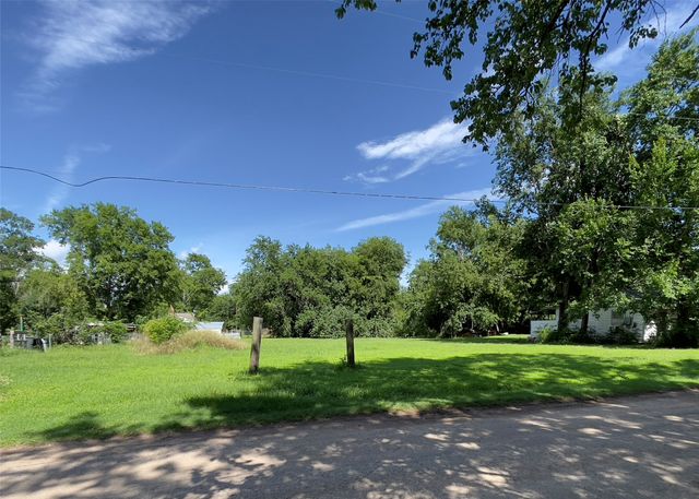 300 Smith Street, Como, TX 75431