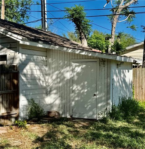 4010 Lowman St, Corpus Christi, TX 78411