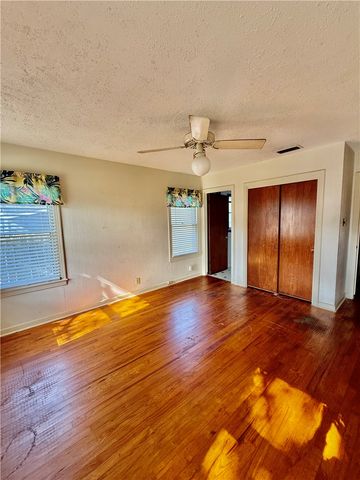 4010 Lowman St, Corpus Christi, TX 78411