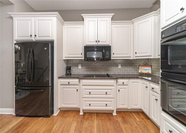 16910 S BRADLEY Drive, Olathe, KS 66062