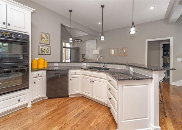 16910 S BRADLEY Drive, Olathe, KS 66062