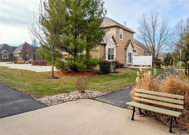 16910 S BRADLEY Drive, Olathe, KS 66062