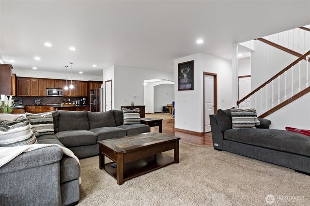 1515 Daffodil Avenue NE, Orting, WA 98360