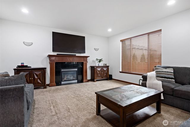 1515 Daffodil Avenue NE, Orting, WA 98360