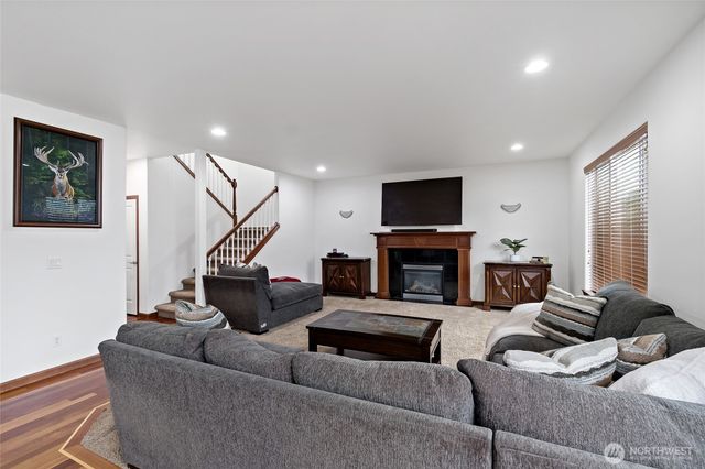 1515 Daffodil Avenue NE, Orting, WA 98360