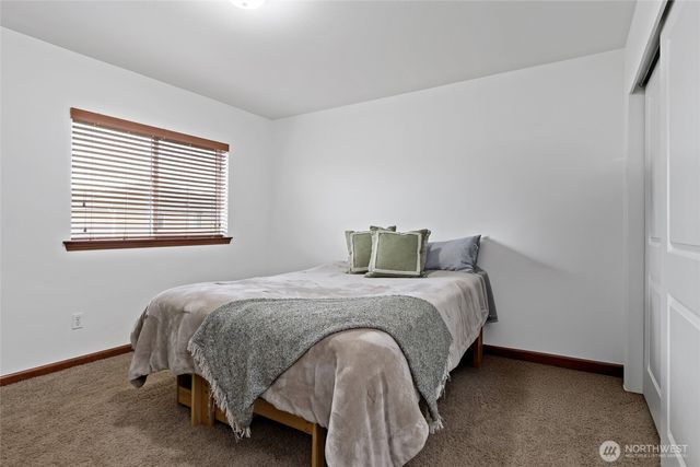 1515 Daffodil Avenue NE, Orting, WA 98360