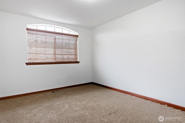 1515 Daffodil Avenue NE, Orting, WA 98360