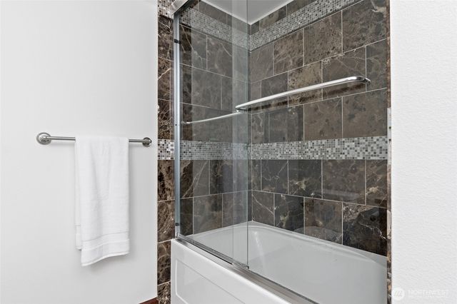 1515 Daffodil Avenue NE, Orting, WA 98360