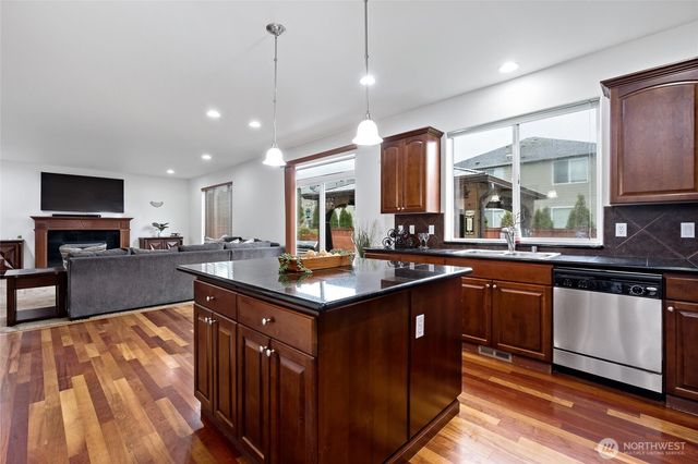 1515 Daffodil Avenue NE, Orting, WA 98360