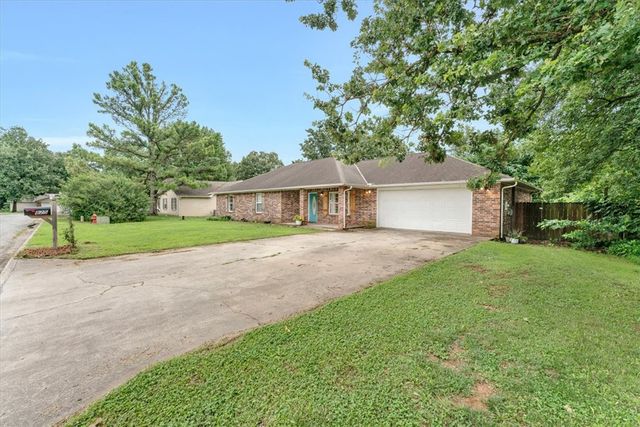 825 Mockingbird Lane, Gentry, AR 72734