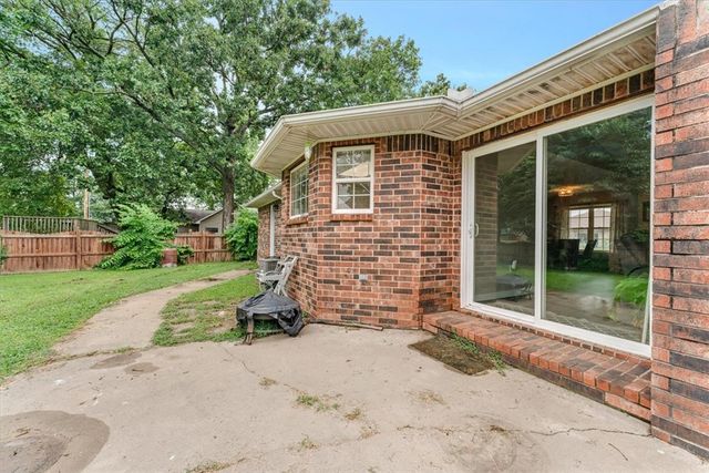 825 Mockingbird Lane, Gentry, AR 72734