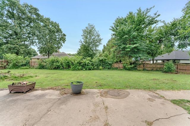 825 Mockingbird Lane, Gentry, AR 72734
