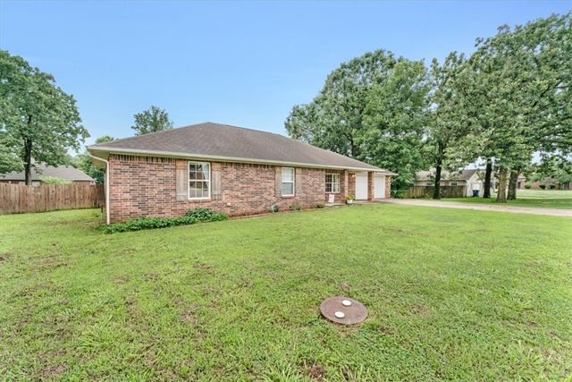 825 Mockingbird Lane, Gentry, AR 72734