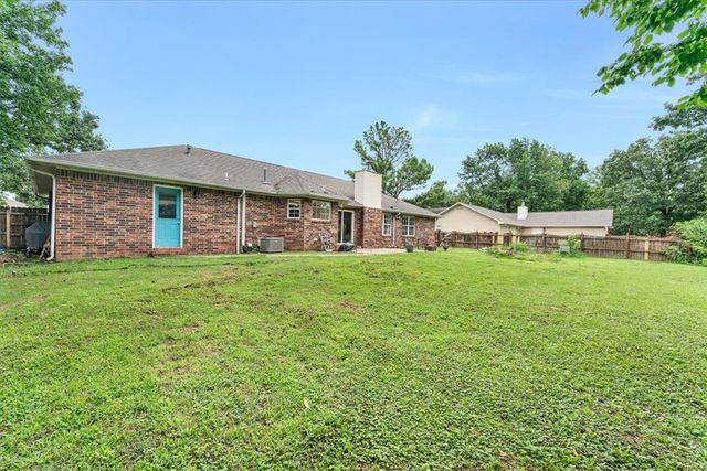 825 Mockingbird Lane, Gentry, AR 72734