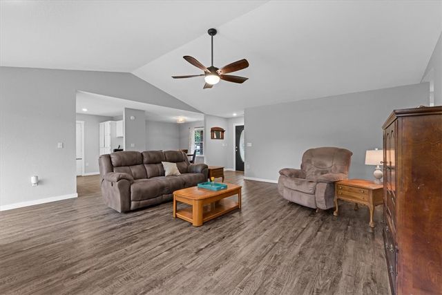 825 Mockingbird Lane, Gentry, AR 72734