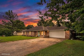 825 Mockingbird Lane, Gentry, AR 72734