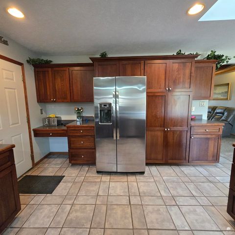 2141 Emery Lane, Abilene, KS 67410