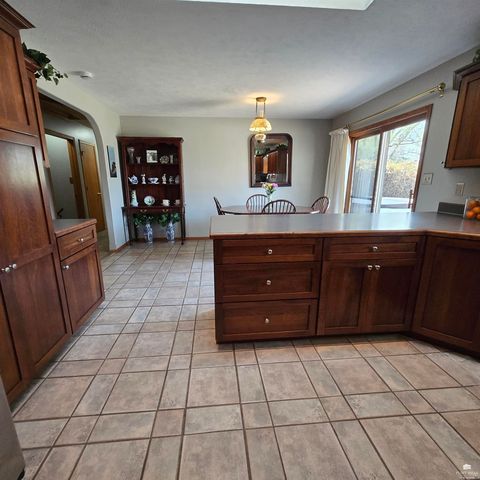 2141 Emery Lane, Abilene, KS 67410