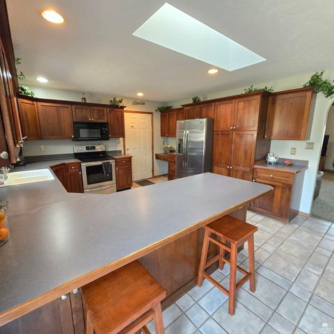 2141 Emery Lane, Abilene, KS 67410