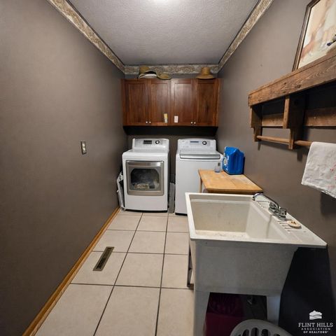 2141 Emery Lane, Abilene, KS 67410