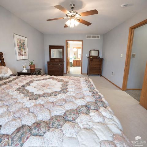 2141 Emery Lane, Abilene, KS 67410