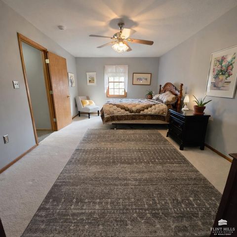 2141 Emery Lane, Abilene, KS 67410