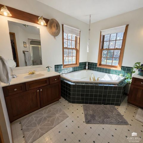 2141 Emery Lane, Abilene, KS 67410