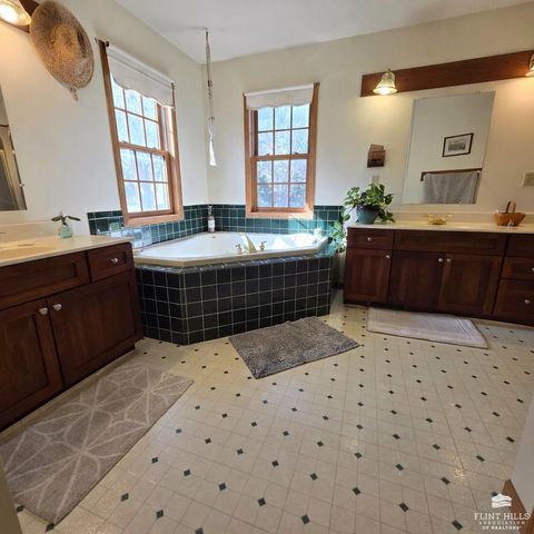 2141 Emery Lane, Abilene, KS 67410