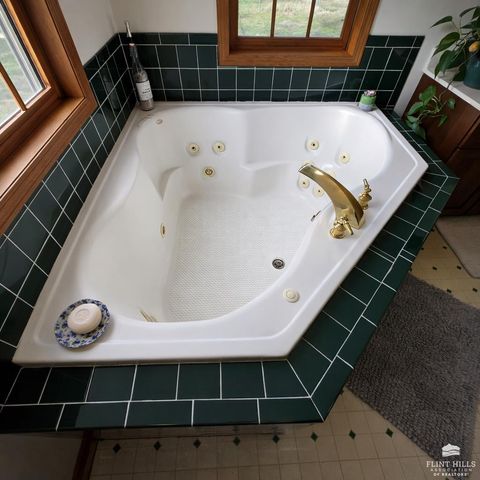 2141 Emery Lane, Abilene, KS 67410