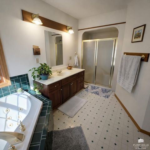 2141 Emery Lane, Abilene, KS 67410