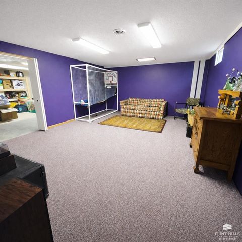 2141 Emery Lane, Abilene, KS 67410