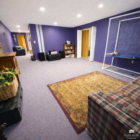 2141 Emery Lane, Abilene, KS 67410