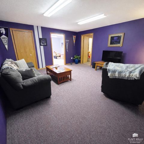 2141 Emery Lane, Abilene, KS 67410