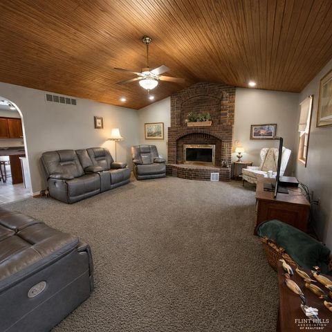 2141 Emery Lane, Abilene, KS 67410