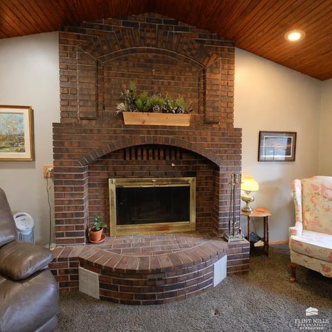 2141 Emery Lane, Abilene, KS 67410