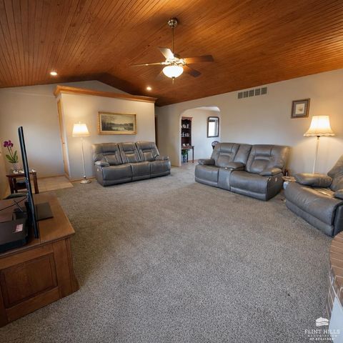 2141 Emery Lane, Abilene, KS 67410