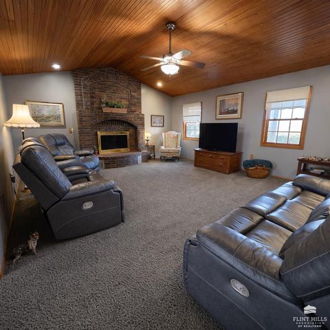 2141 Emery Lane, Abilene, KS 67410