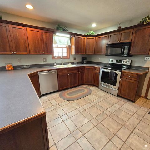 2141 Emery Lane, Abilene, KS 67410