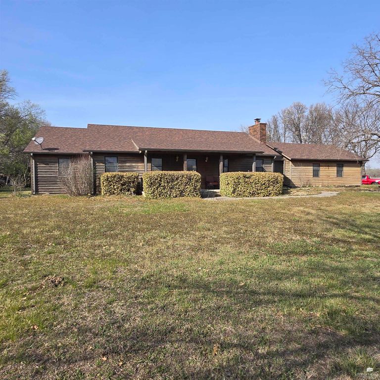 2141 Emery Lane, Abilene, KS 67410