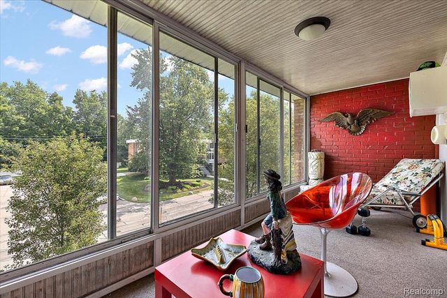 32030 Grand River Avenue, Farmington, MI 48336