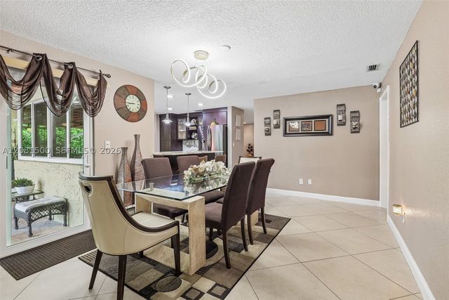 8835 NW 27th St, Coral Springs, FL 33065