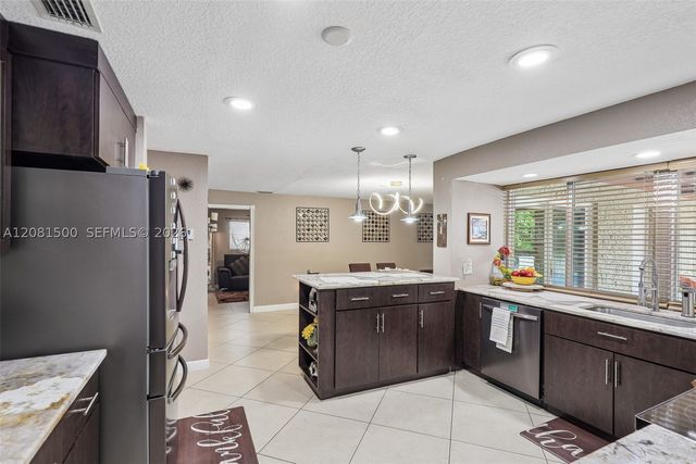 8835 NW 27th St, Coral Springs, FL 33065