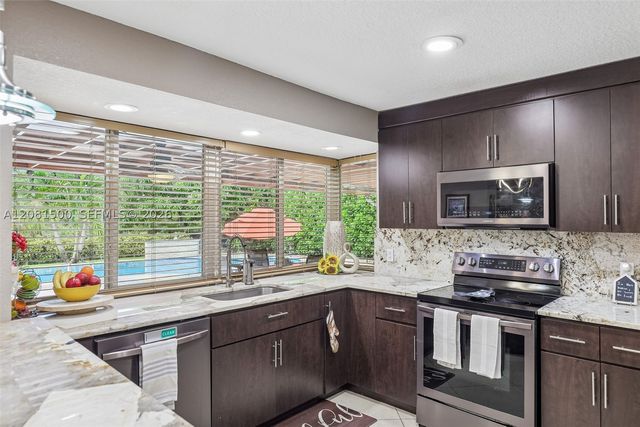 8835 NW 27th St, Coral Springs, FL 33065