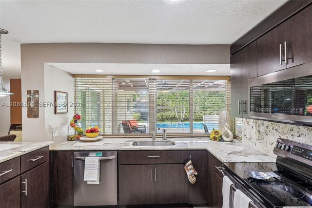 8835 NW 27th St, Coral Springs, FL 33065
