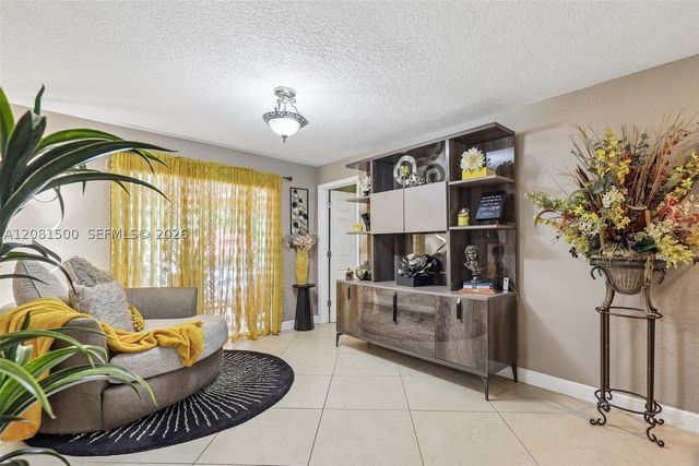 8835 NW 27th St, Coral Springs, FL 33065