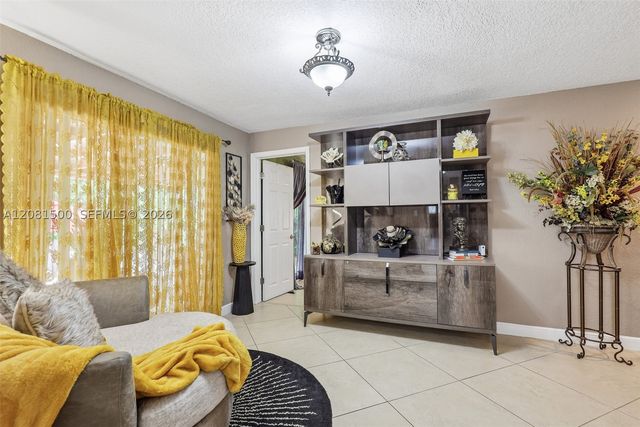 8835 NW 27th St, Coral Springs, FL 33065